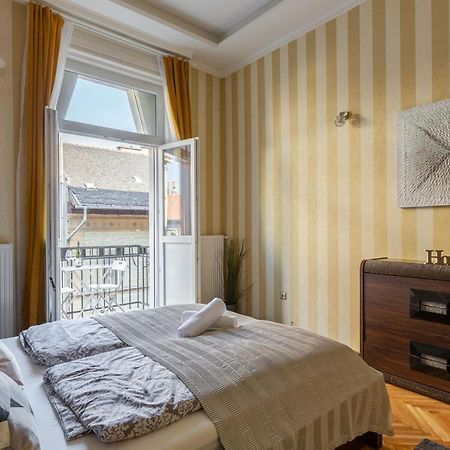 Luxury Downtown Home By Anna Budapest Bagian luar foto