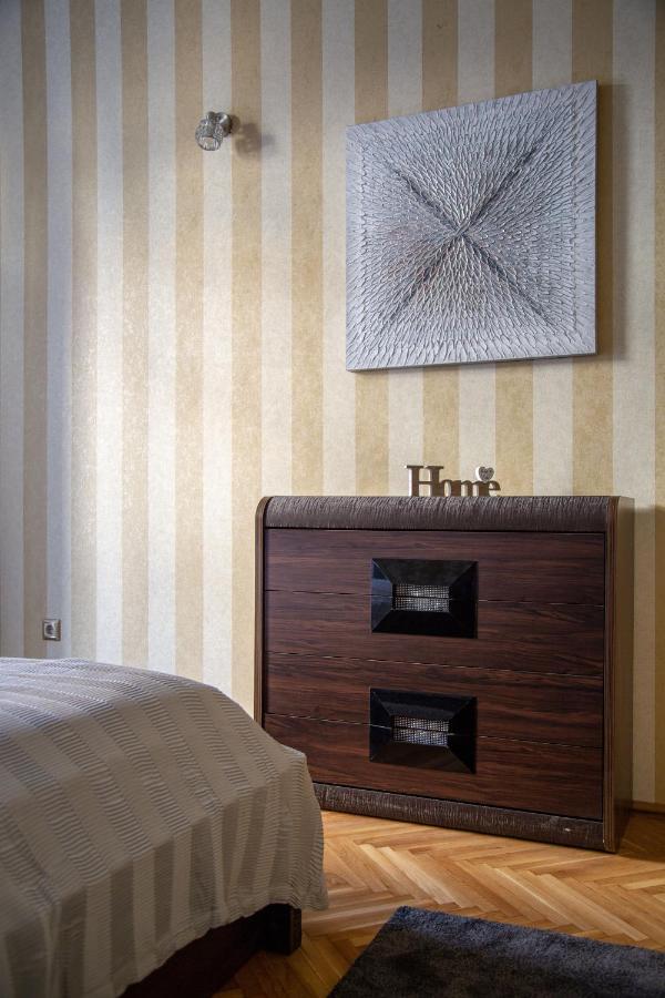 Luxury Downtown Home By Anna Budapest Bagian luar foto