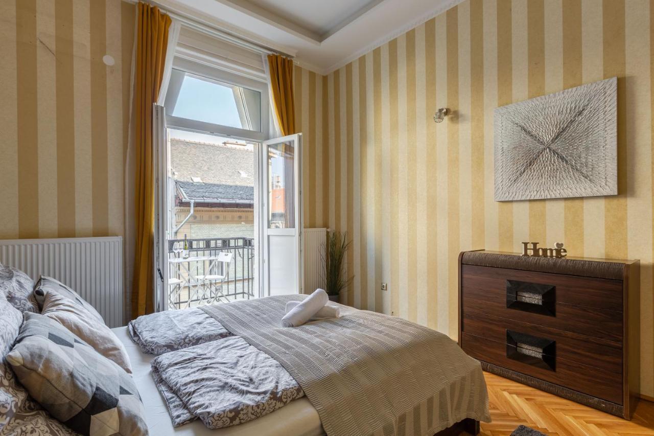 Luxury Downtown Home By Anna Budapest Bagian luar foto