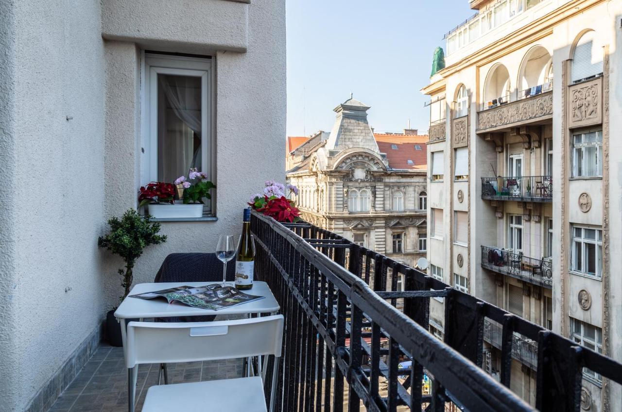 Luxury Downtown Home By Anna Budapest Bagian luar foto