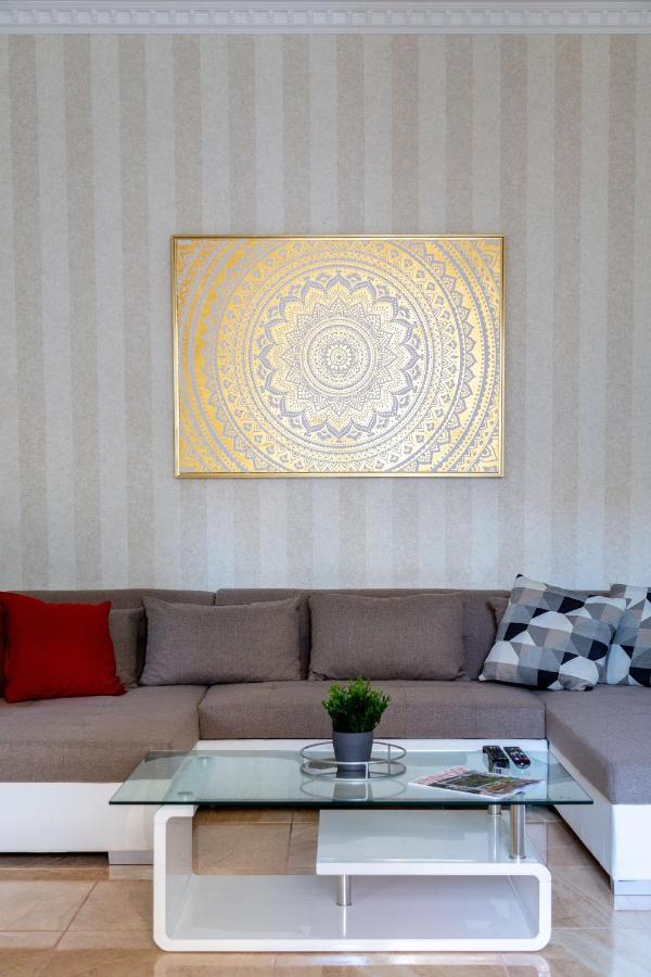 Luxury Downtown Home By Anna Budapest Bagian luar foto