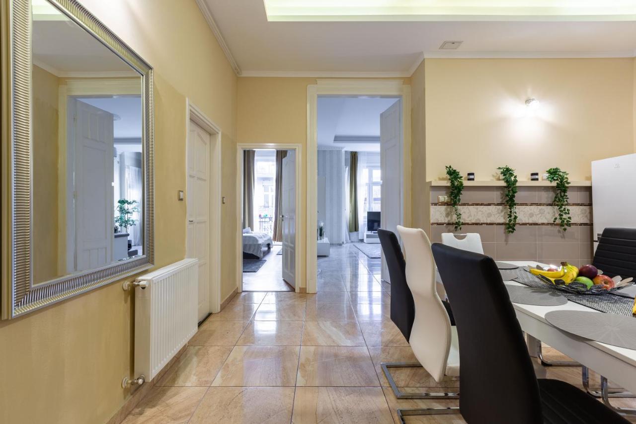 Luxury Downtown Home By Anna Budapest Bagian luar foto