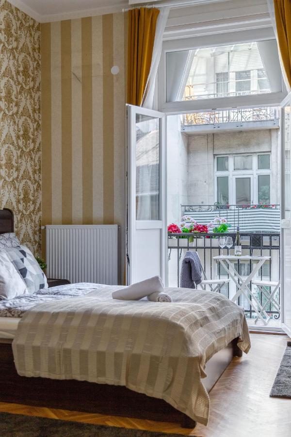 Luxury Downtown Home By Anna Budapest Bagian luar foto