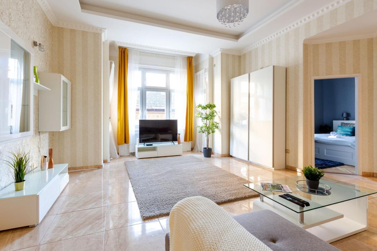 Luxury Downtown Home By Anna Budapest Bagian luar foto