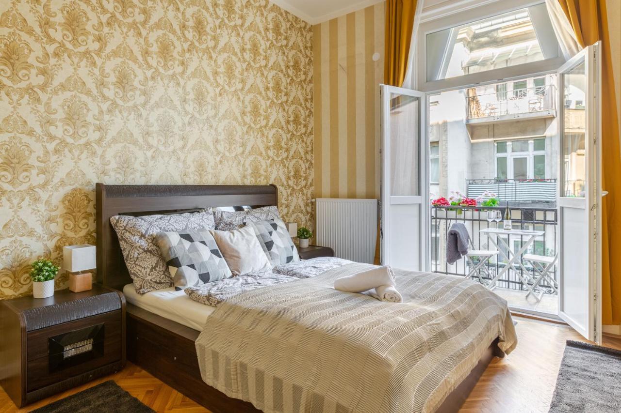 Luxury Downtown Home By Anna Budapest Bagian luar foto