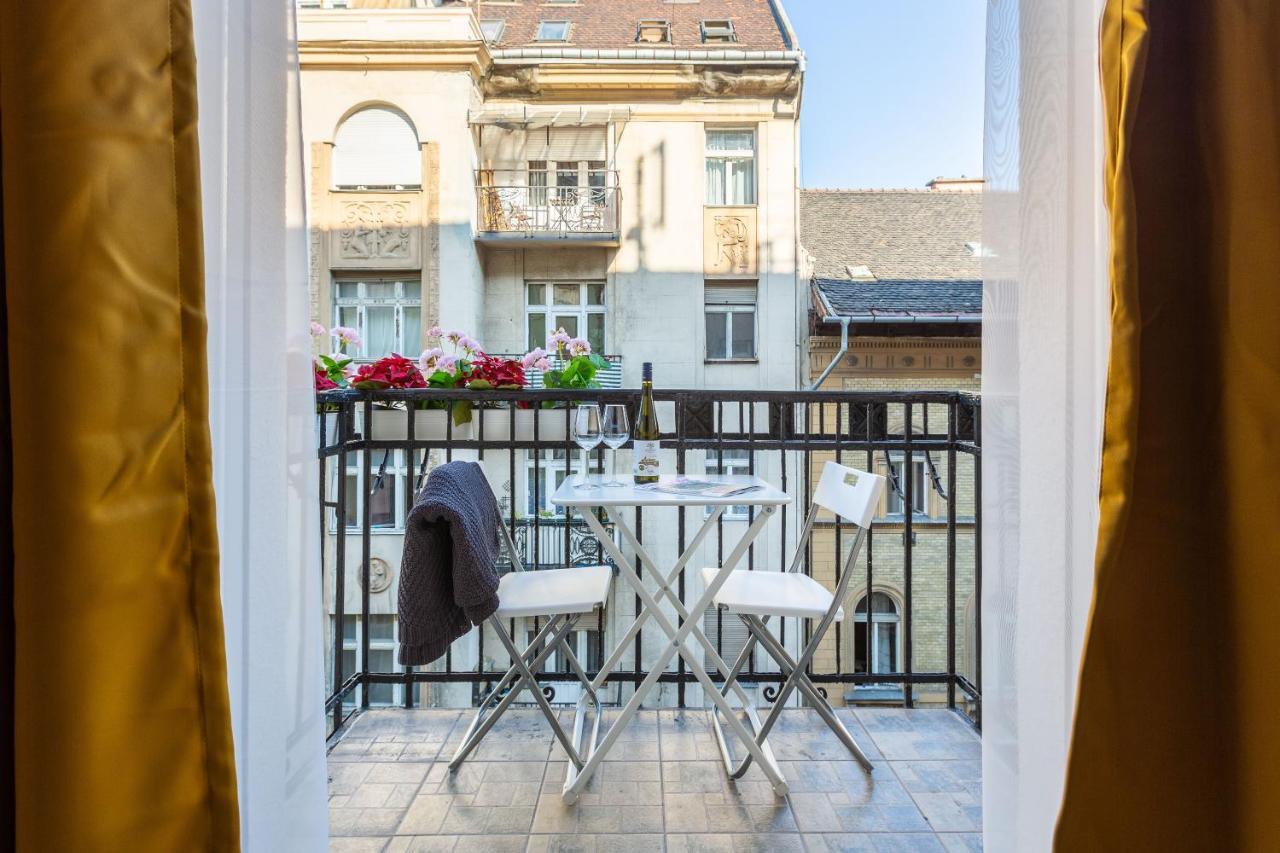 Luxury Downtown Home By Anna Budapest Bagian luar foto