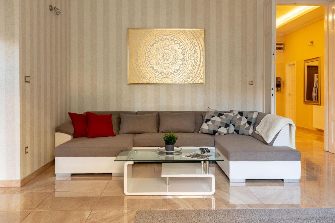Luxury Downtown Home By Anna Budapest Bagian luar foto