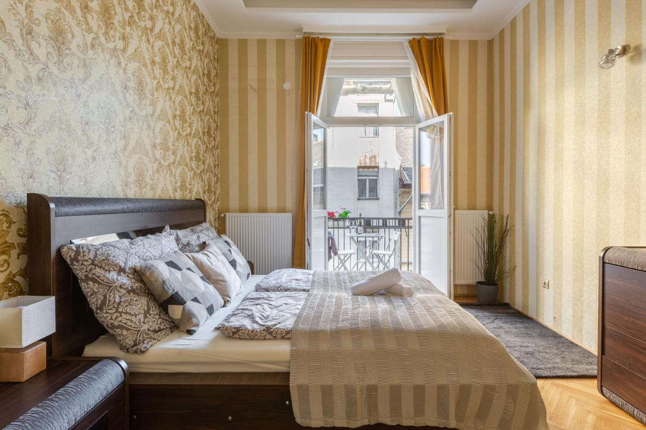 Luxury Downtown Home By Anna Budapest Bagian luar foto